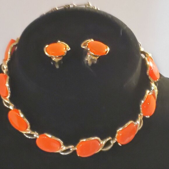 Vintage Thermoset Lucite Choker Necklace Earrings Set Orange Oval Gold Tone - Picture 3 of 12